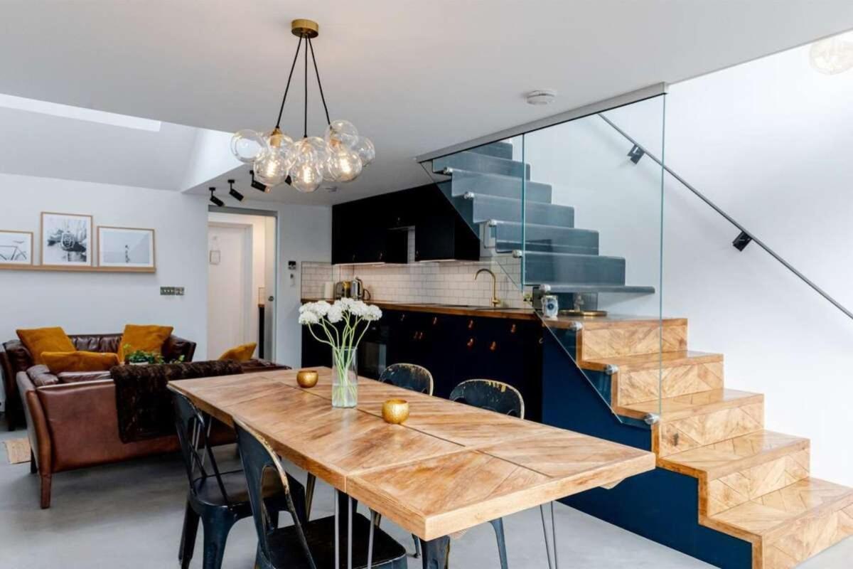 Stylish With Free Parking Holiday home *
